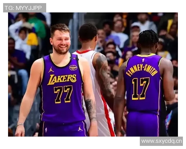 湖人险胜比赛趣味十足堪比喜剧节目直接晋级水平